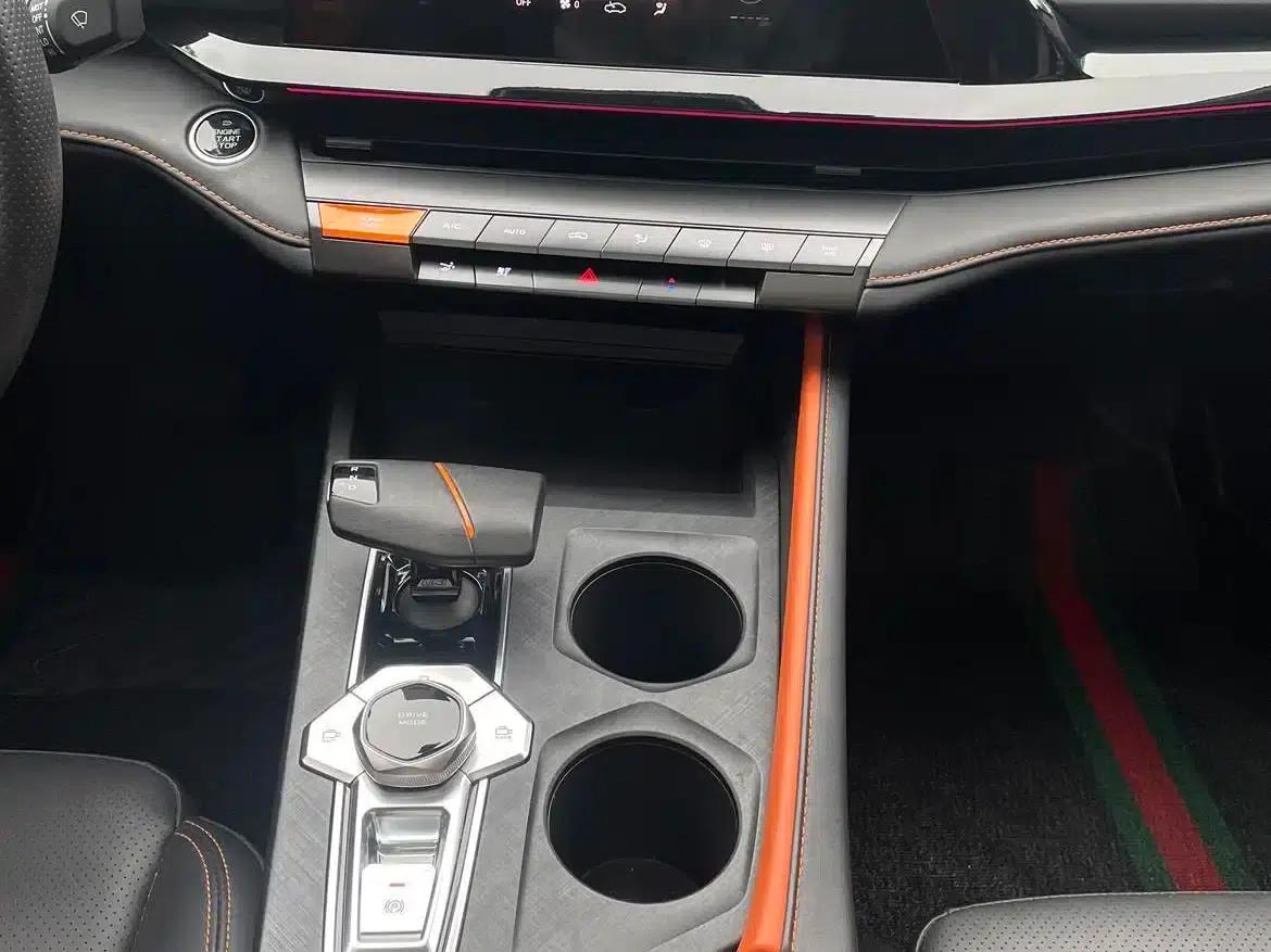 Changan UNI-V 2022 1.5T Premium Edition — миниатюра 13