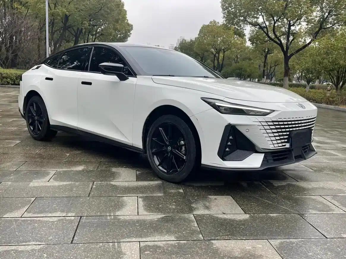 Changan UNI-V 2022 1.5T Premium Edition — миниатюра 3