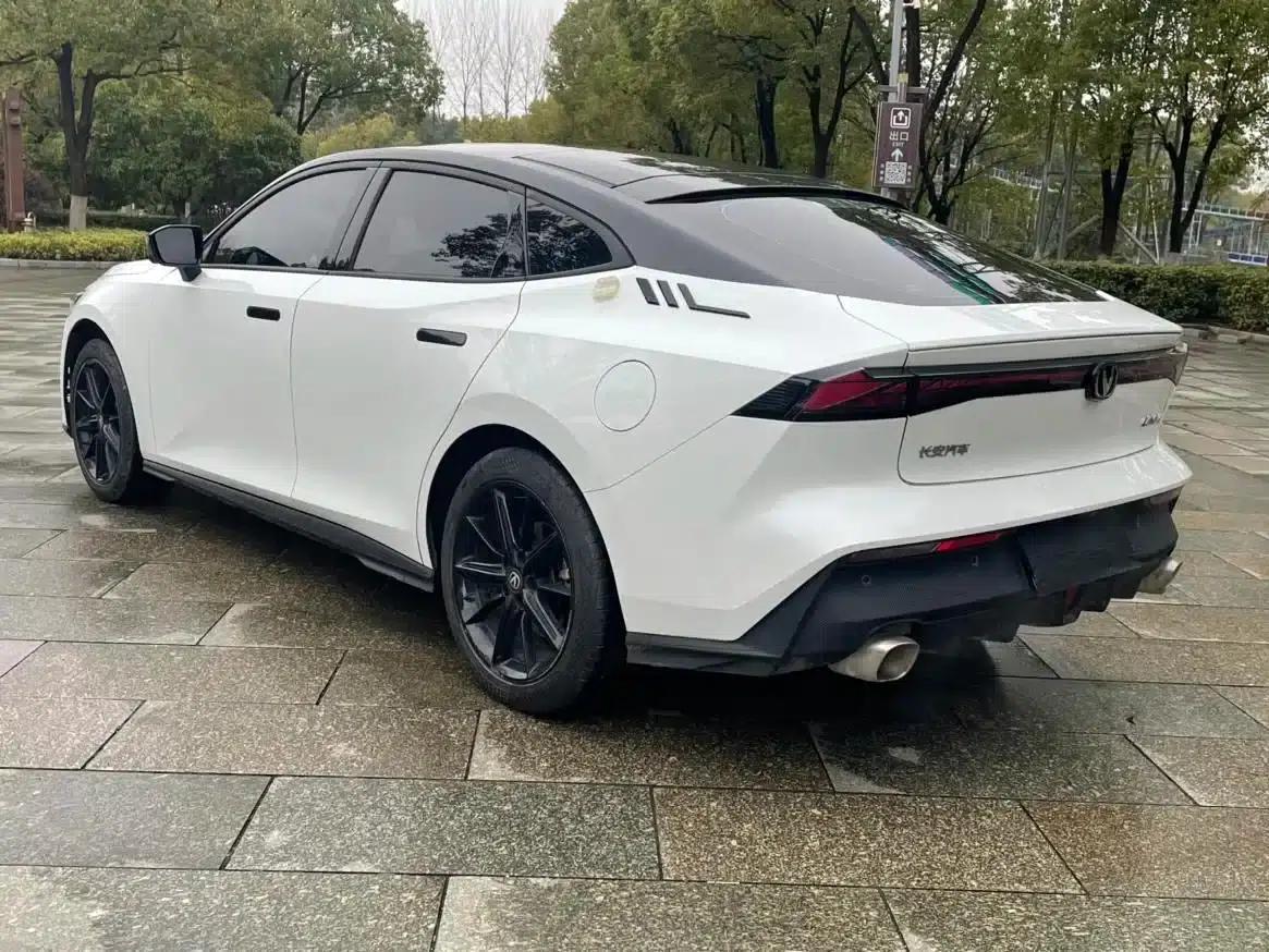 Changan UNI-V 2022 1.5T Premium Edition — миниатюра 5