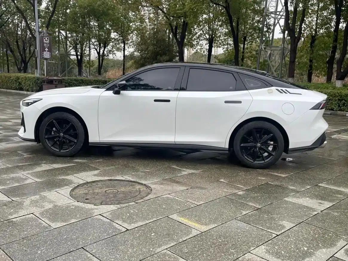 Changan UNI-V 2022 1.5T Premium Edition — миниатюра 6