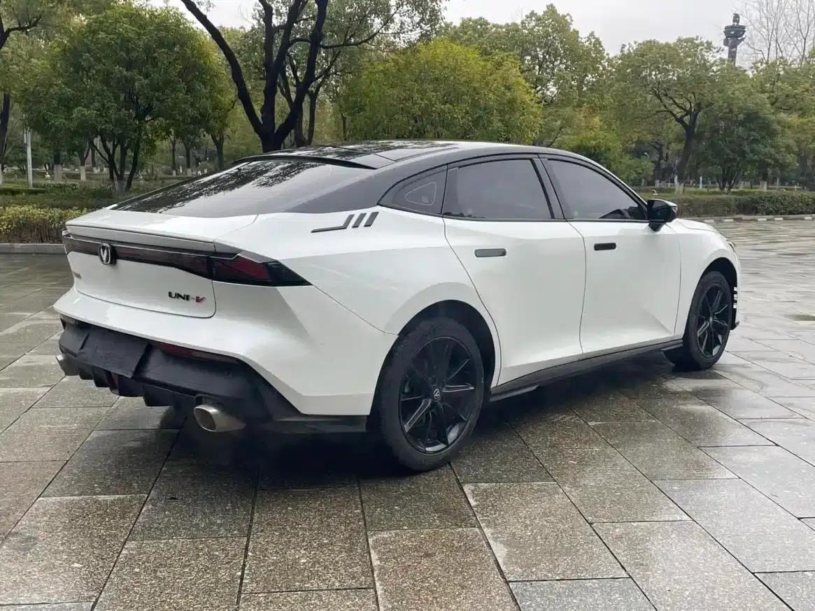 Changan UNI-V 2022 1.5T Premium Edition — миниатюра 7