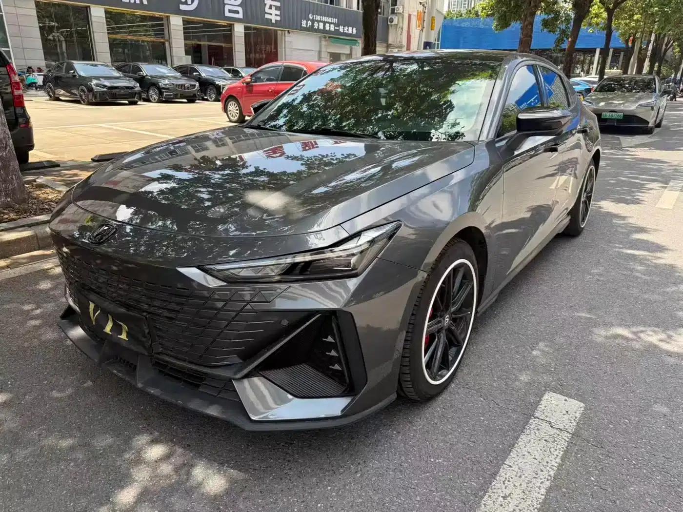 Changan UNI-V 2023 1.5T Premium Edition — миниатюра 1
