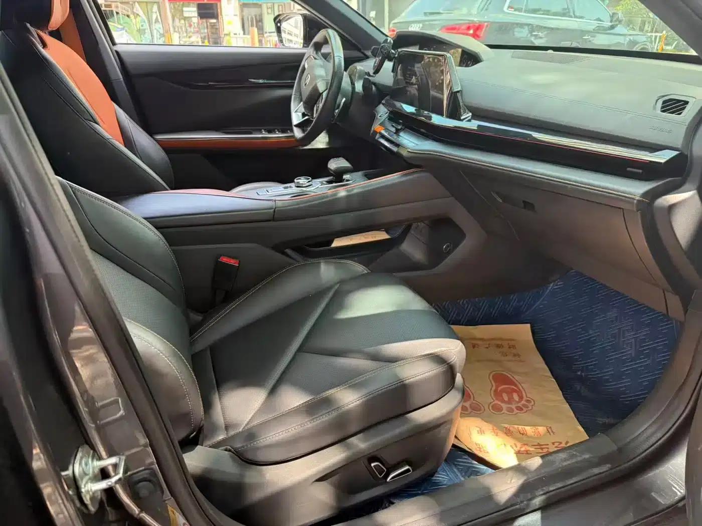 Changan UNI-V 2023 1.5T Premium Edition — миниатюра 8