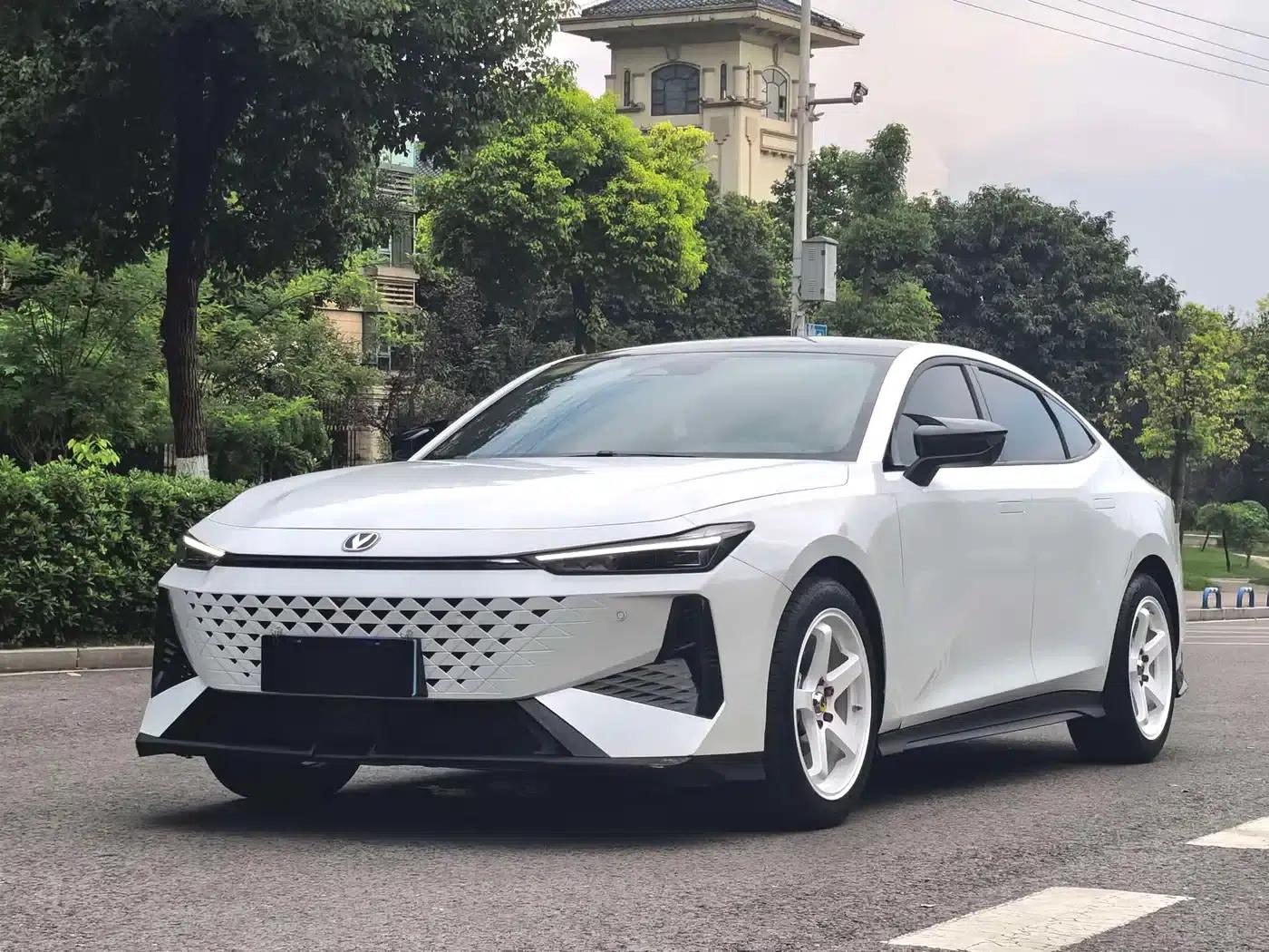 Changan UNI-V 2024 1.5T Premium Edition — миниатюра 1