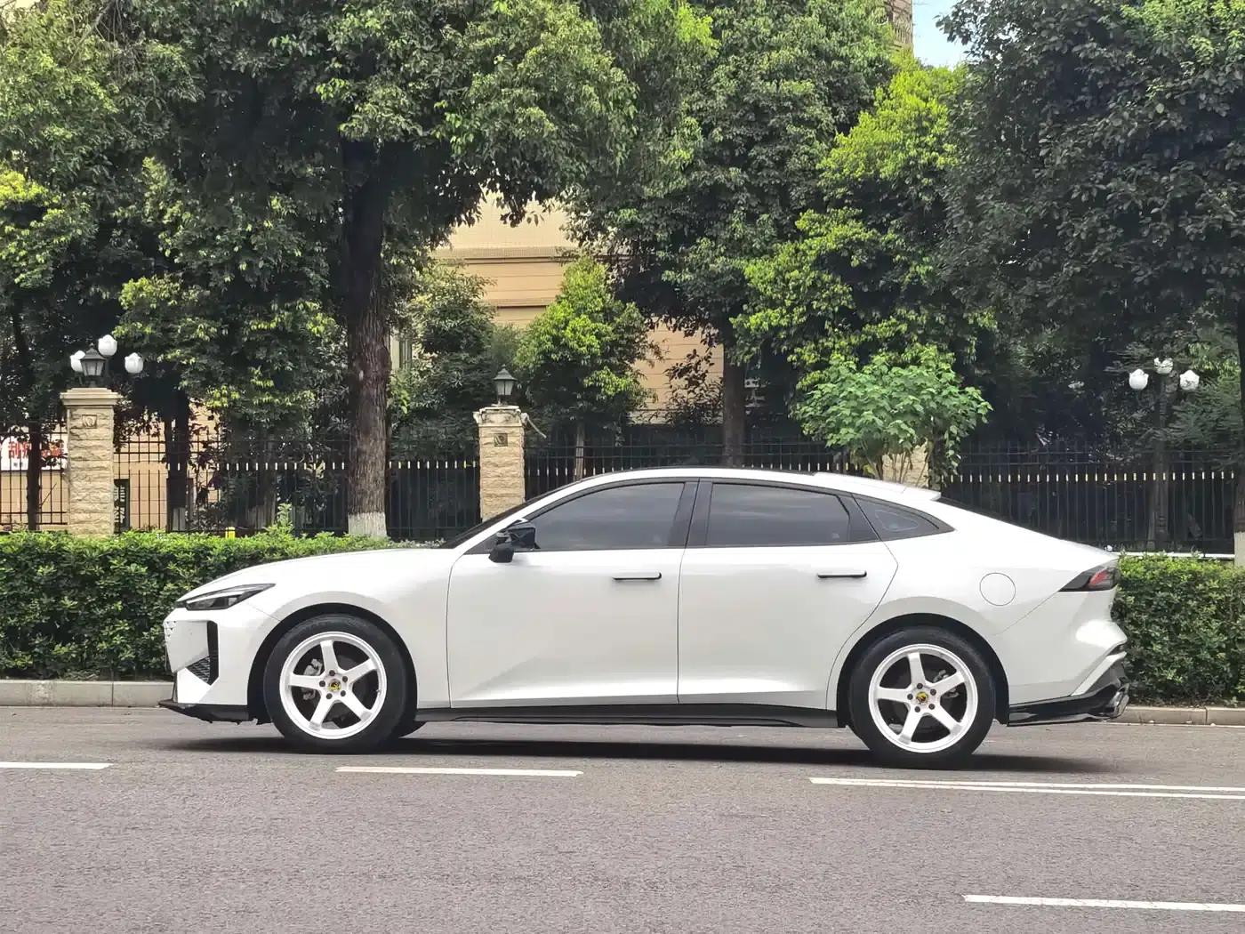 Changan UNI-V 2024 1.5T Premium Edition — миниатюра 12