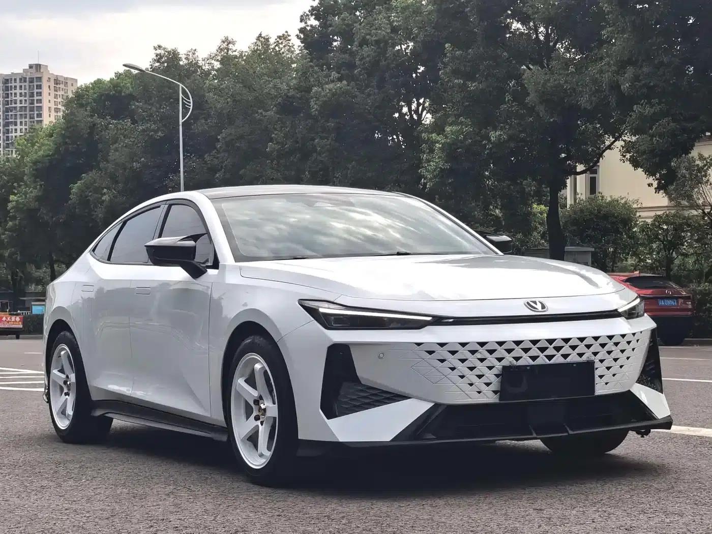 Changan UNI-V 2024 1.5T Premium Edition — миниатюра 3