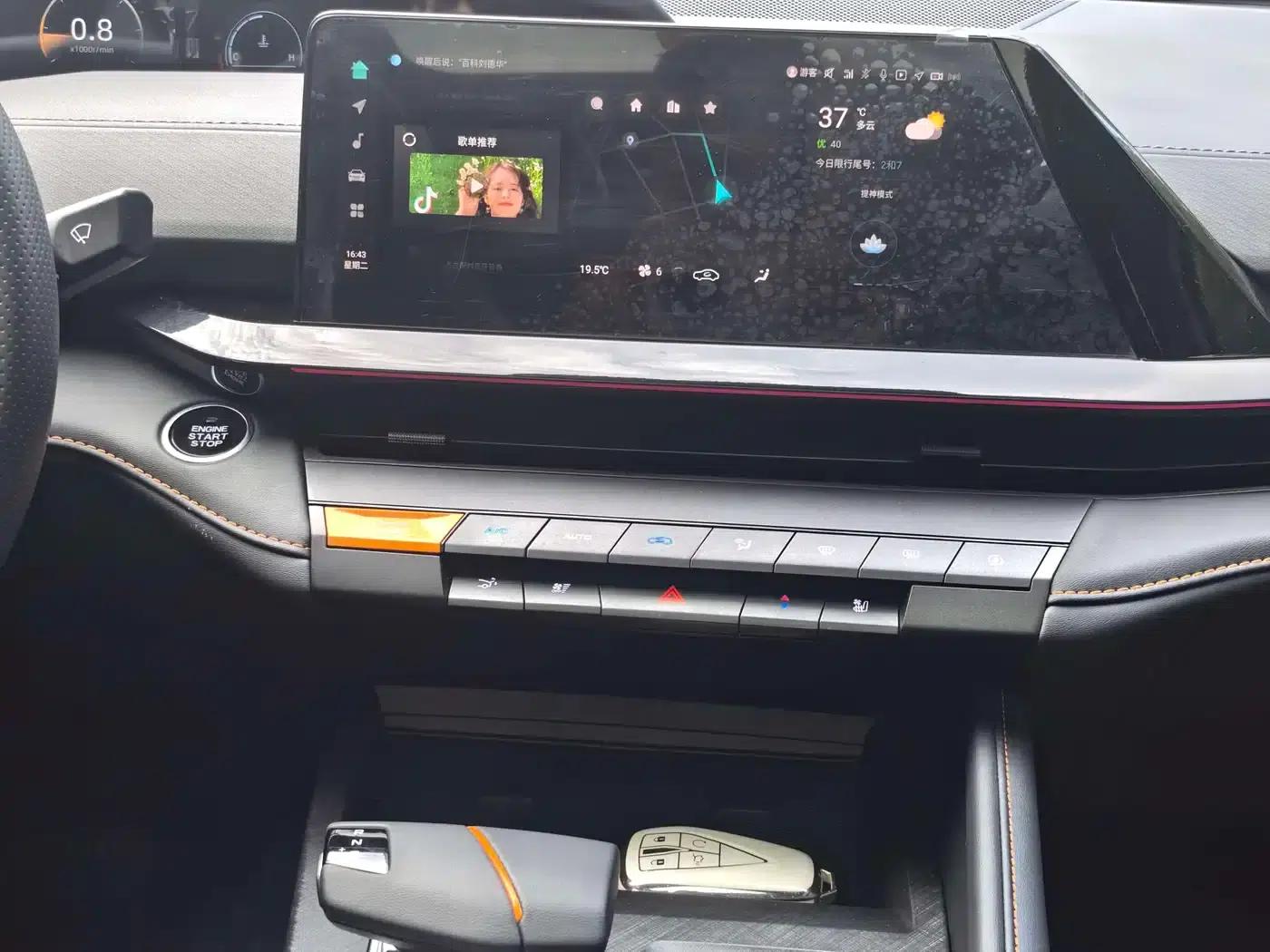 Changan UNI-V 2024 1.5T Premium Edition — миниатюра 6