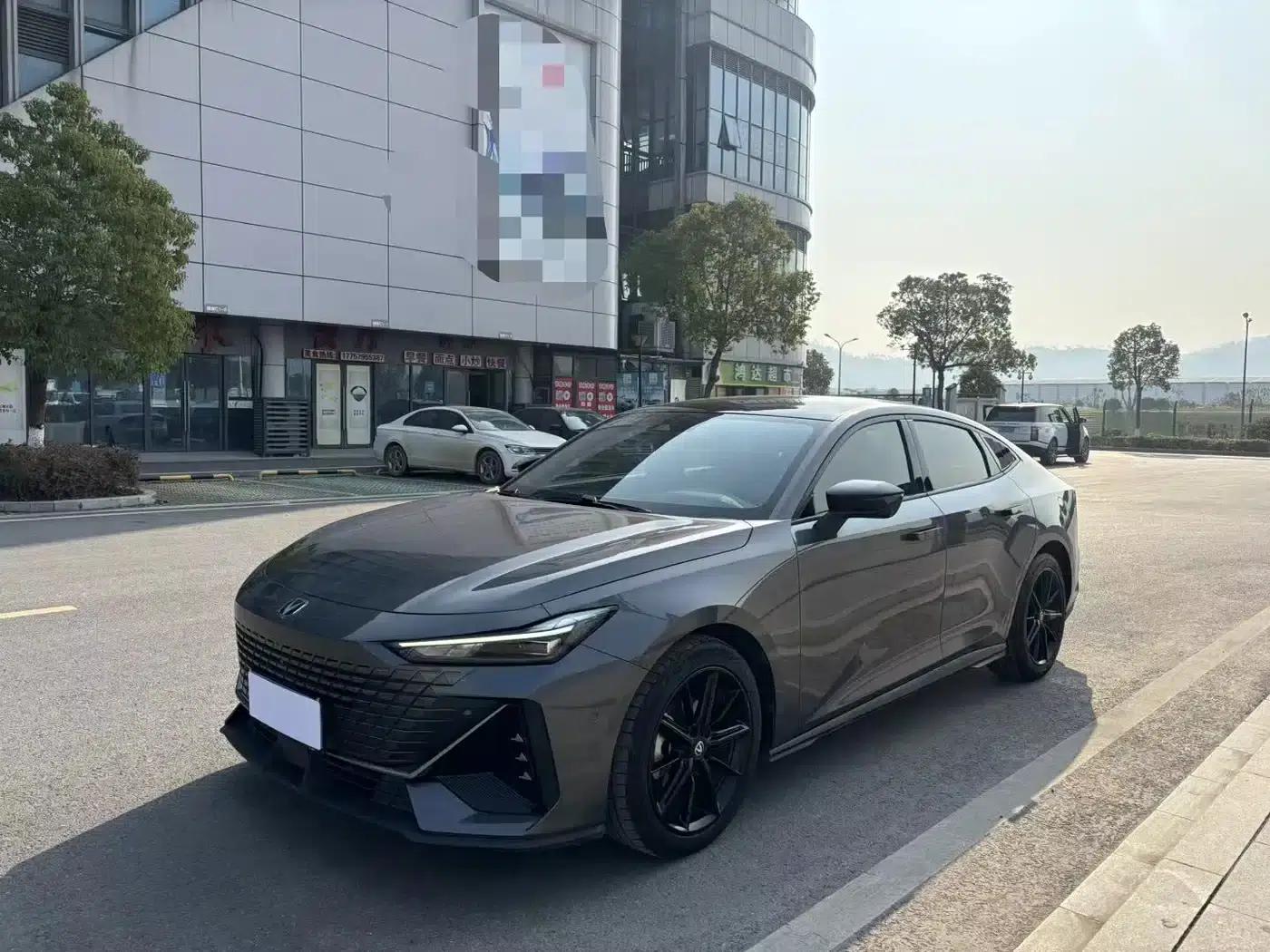 Changan UNI-V 2022 1.5T Premium Edition — миниатюра 1