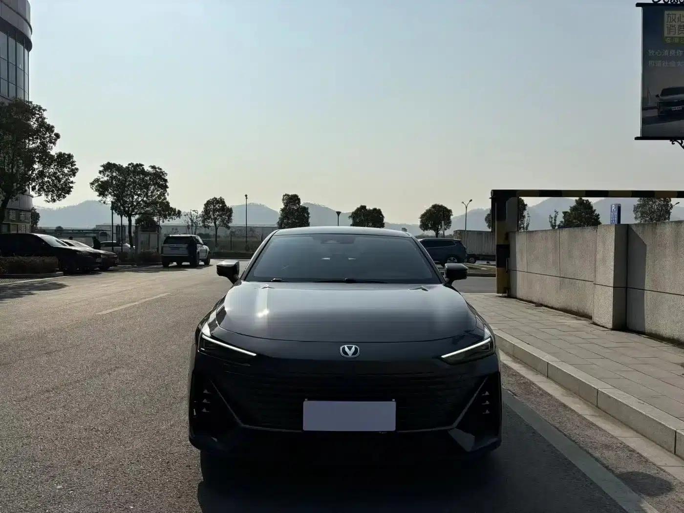 Changan UNI-V 2022 1.5T Premium Edition — миниатюра 2