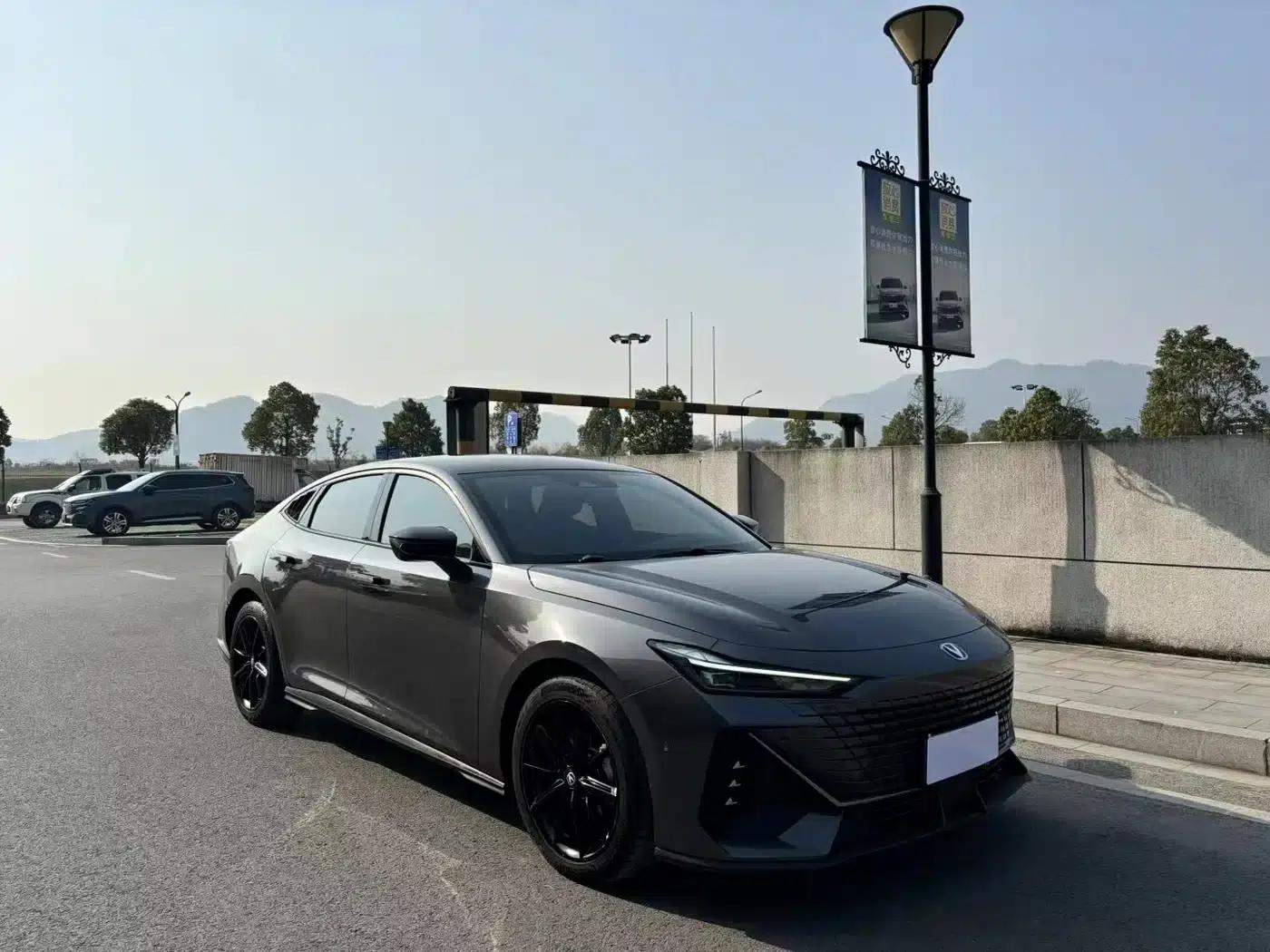 Changan UNI-V 2022 1.5T Premium Edition — миниатюра 3