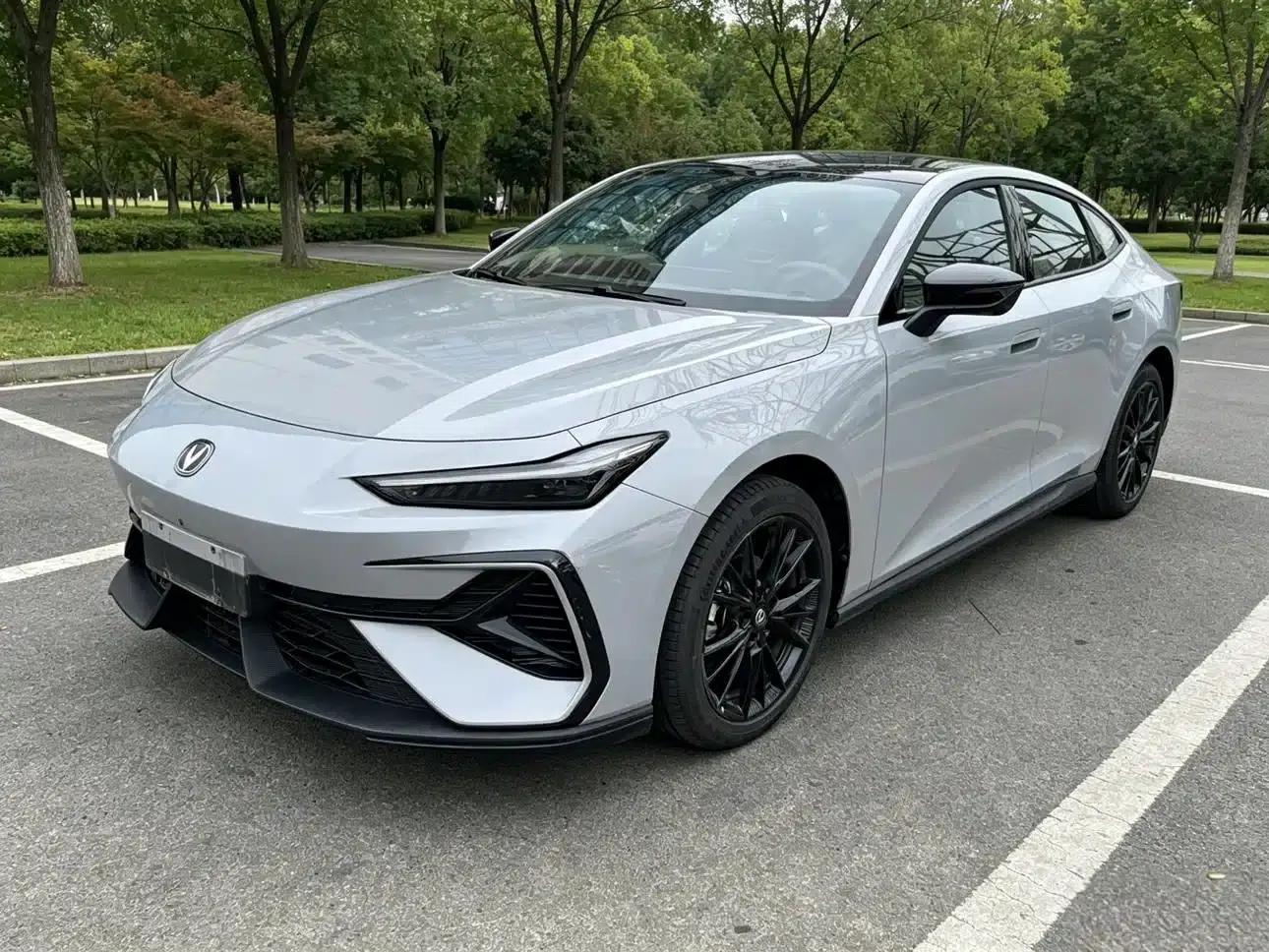 Changan UNI-V 2025 1.5T 500Bar Premium Edition — миниатюра 1