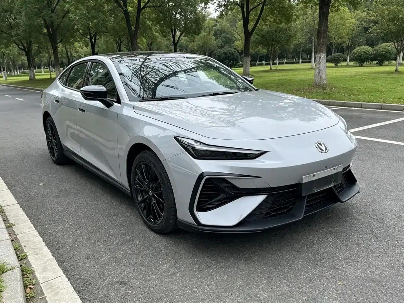Changan UNI-V 2025 1.5T 500Bar Premium Edition — миниатюра 3