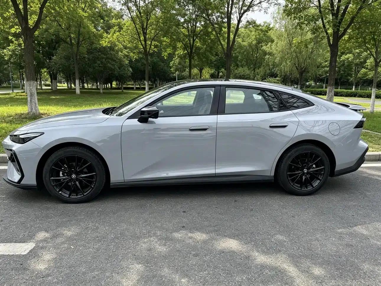 Changan UNI-V 2025 1.5T 500Bar Premium Edition — миниатюра 4