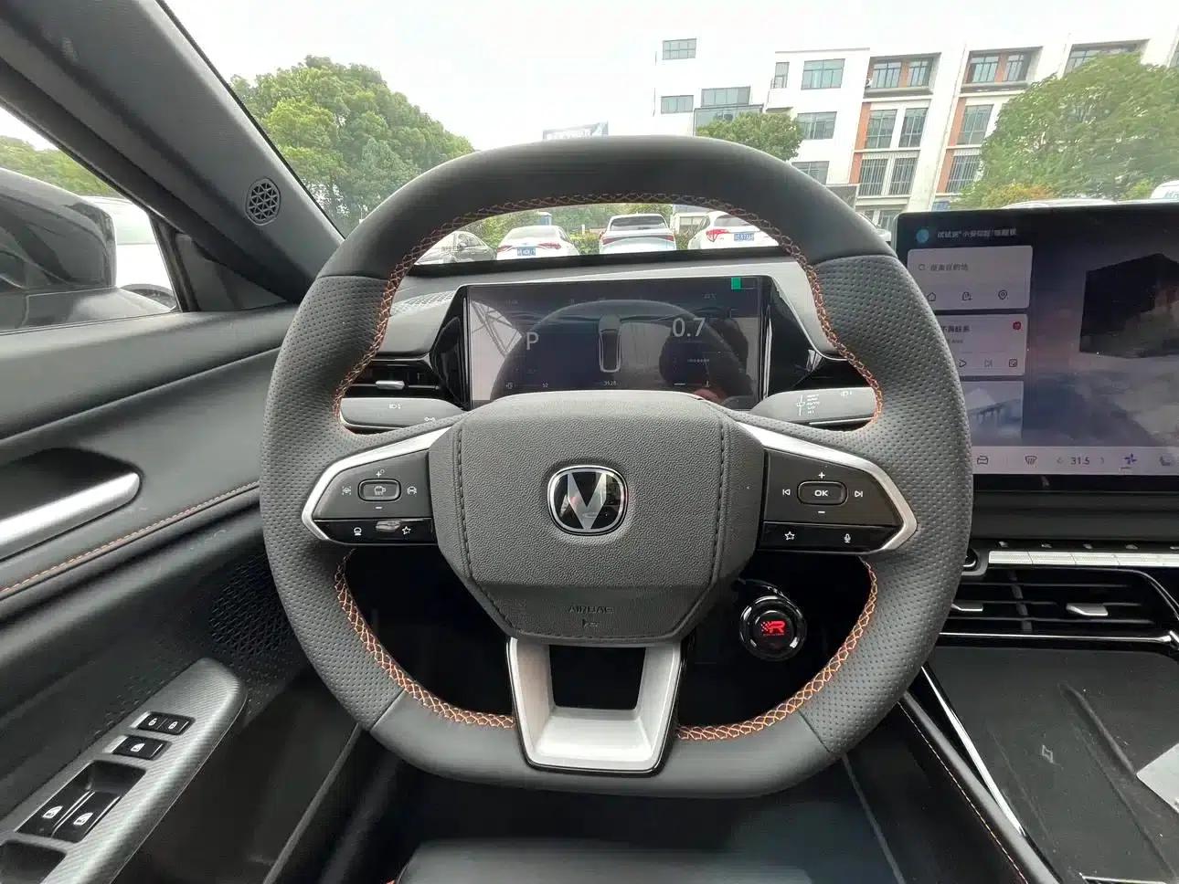Changan UNI-V 2025 1.5T 500Bar Premium Edition — миниатюра 9