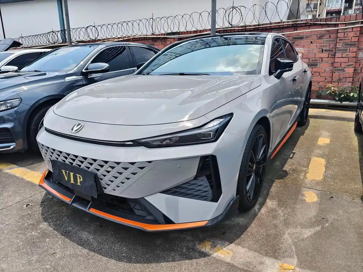Changan UNI-V 2024 1.5T Premium Edition — миниатюра 1
