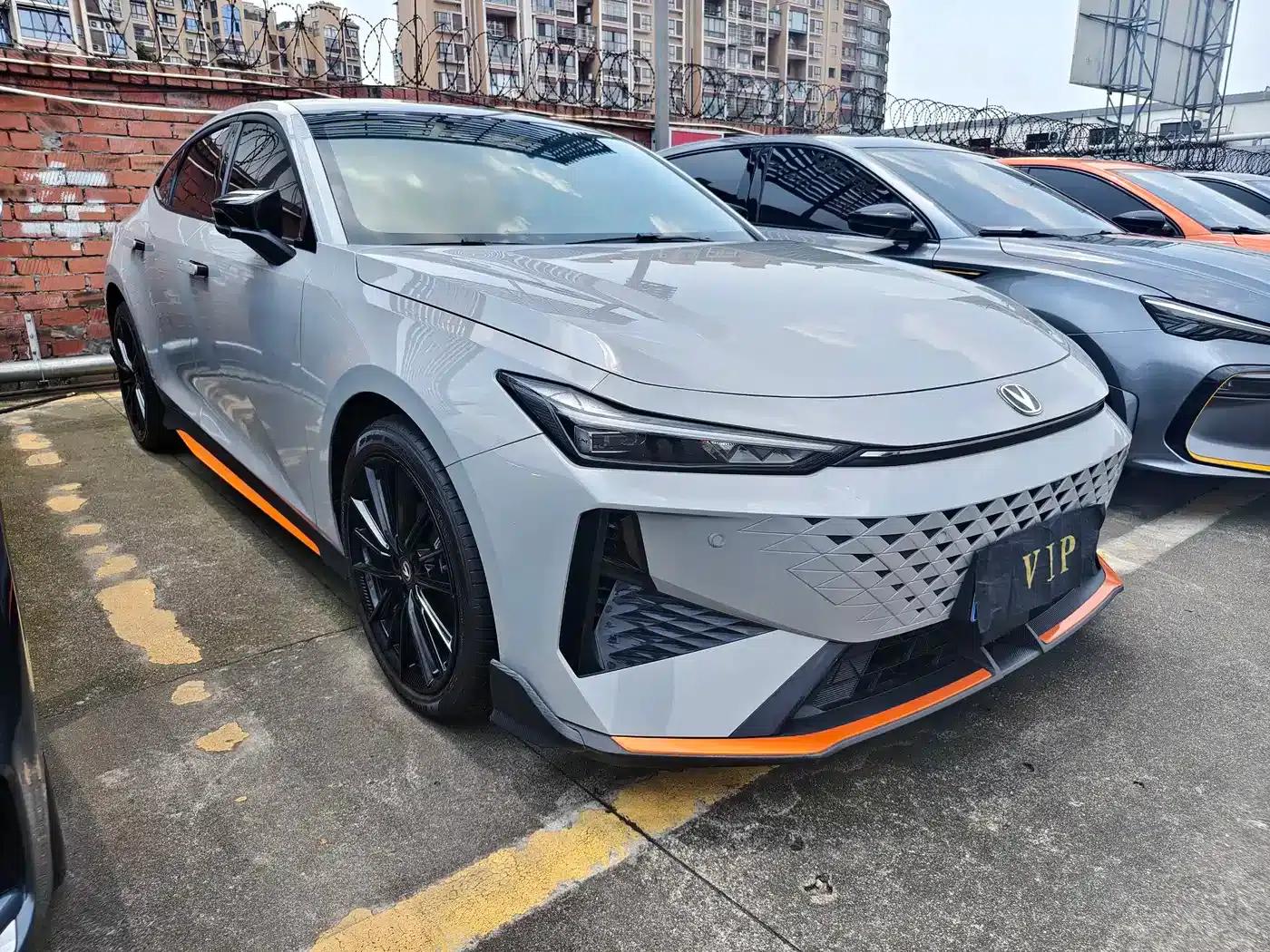 Changan UNI-V 2024 1.5T Premium Edition — миниатюра 3