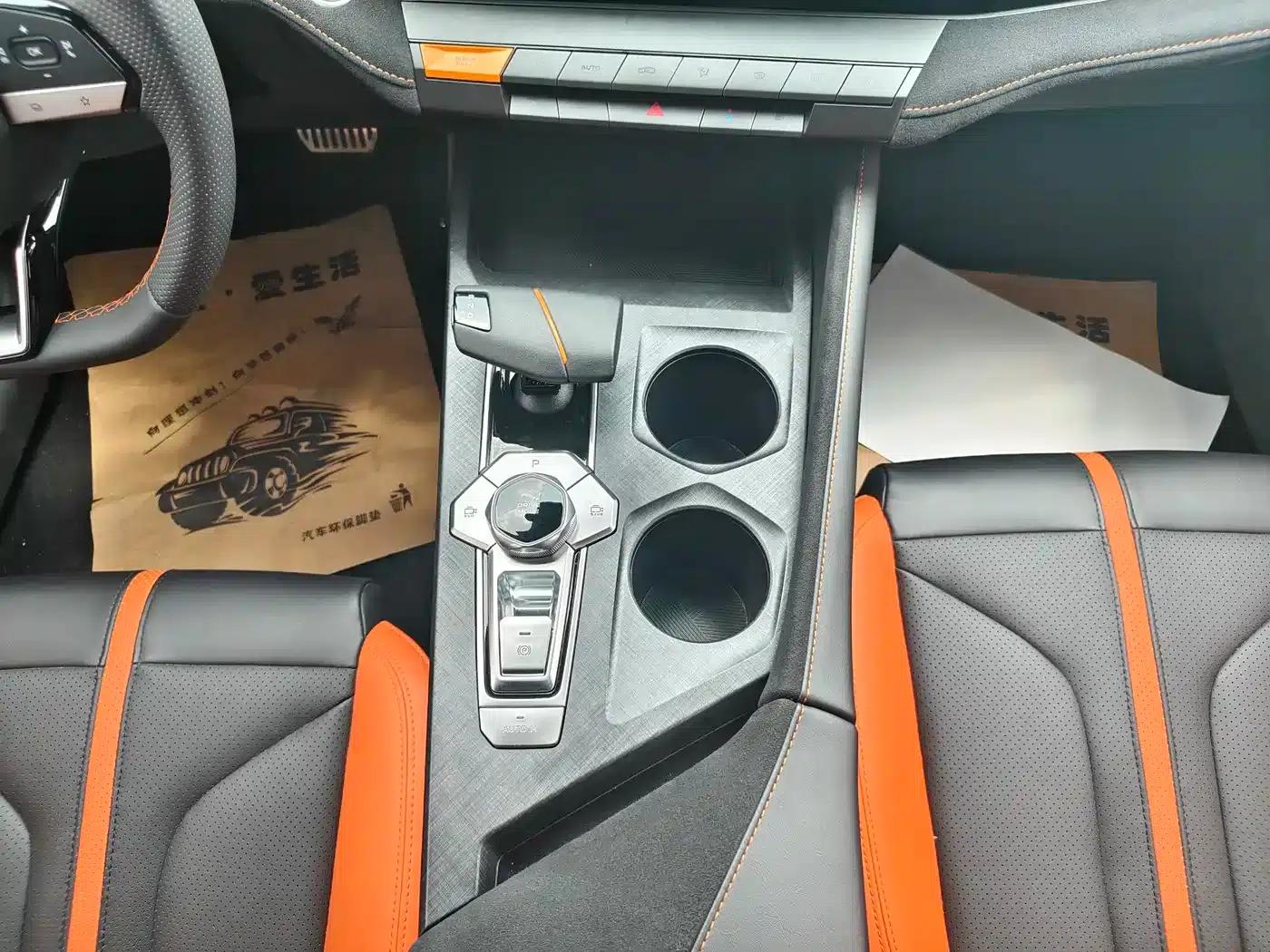 Changan UNI-V 2024 1.5T Premium Edition — миниатюра 6
