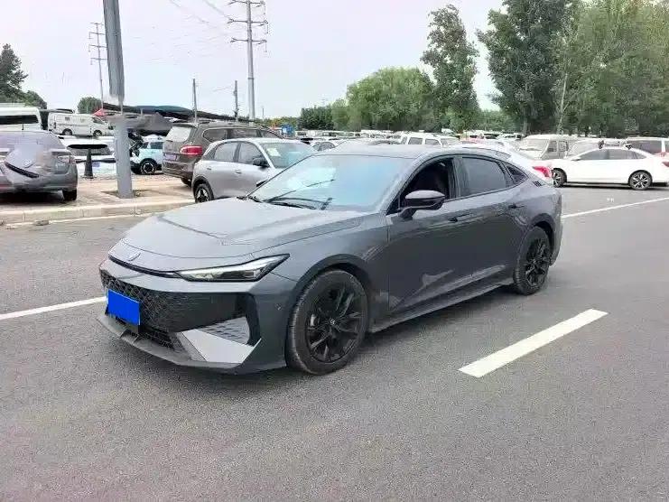 Changan UNI-V 2024 1.5T Smart Navigation Edition — миниатюра 1