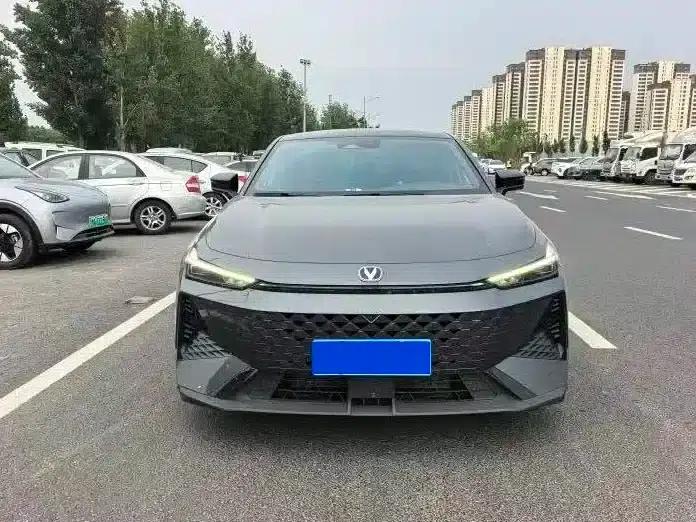 Changan UNI-V 2024 1.5T Smart Navigation Edition — миниатюра 2
