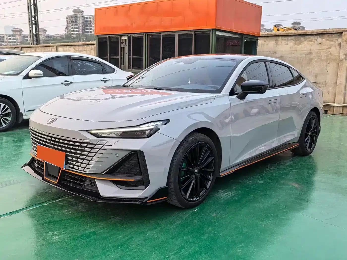 Changan UNI-V 2023 1.5T Sport Edition — миниатюра 1
