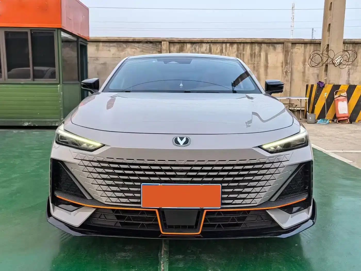 Changan UNI-V 2023 1.5T Sport Edition — миниатюра 2