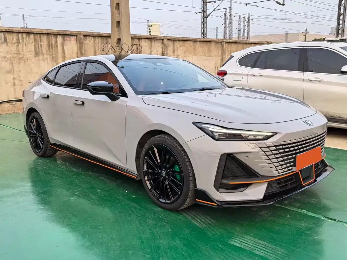 Changan UNI-V 2023 1.5T Sport Edition — миниатюра 3