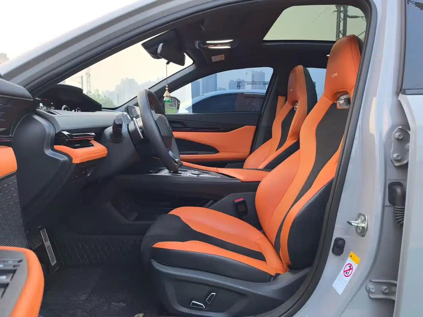 Changan UNI-V 2023 1.5T Sport Edition — миниатюра 6