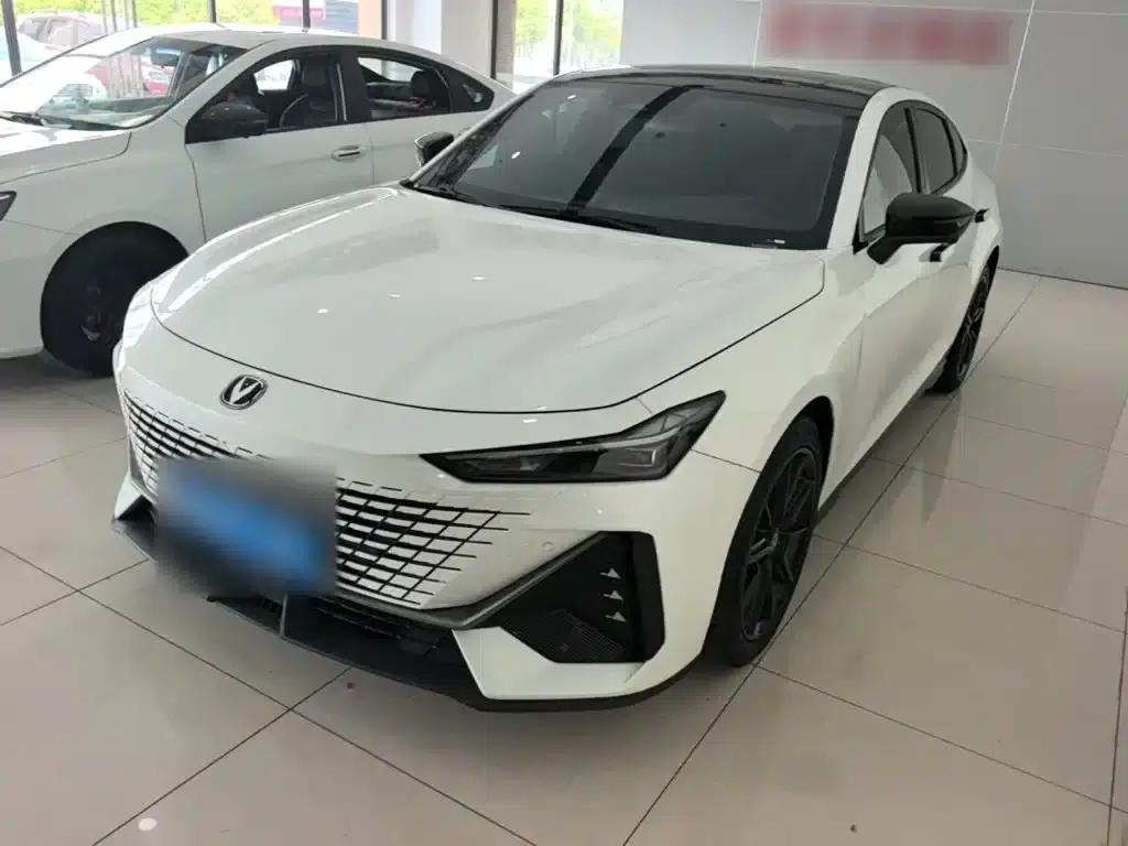 Changan UNI-V 2023 1.5T Premium Edition — миниатюра 2