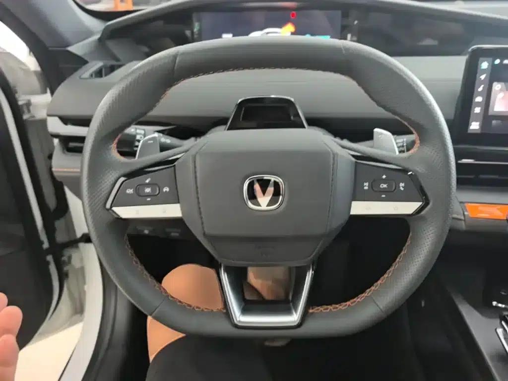 Changan UNI-V 2023 1.5T Premium Edition — миниатюра 11