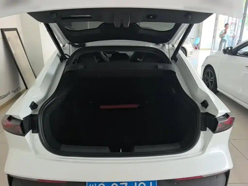 Changan UNI-V 2023 1.5T Premium Edition — миниатюра 19