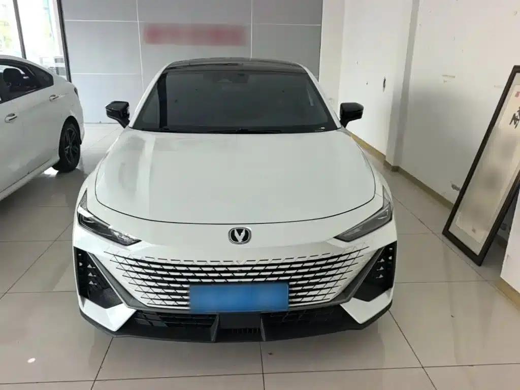 Changan UNI-V 2023 1.5T Premium Edition — миниатюра 3