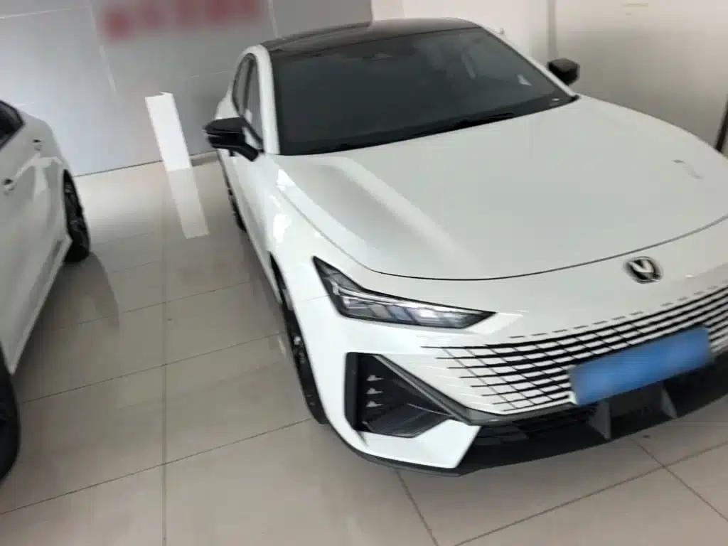 Changan UNI-V 2023 1.5T Premium Edition — миниатюра 4