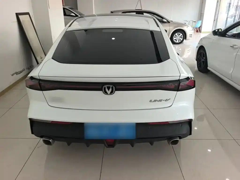 Changan UNI-V 2023 1.5T Premium Edition — миниатюра 6