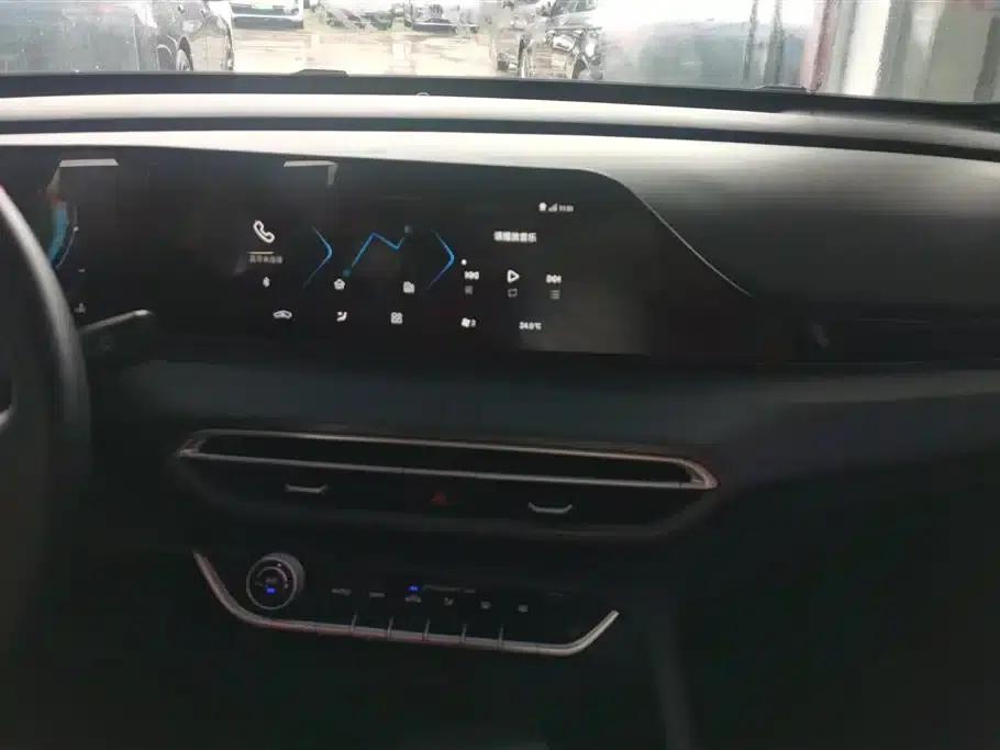 Changan Eado 2021 PLUS Blue Whale NE 1.4T GDI DCT Premium Edition — миниатюра 13