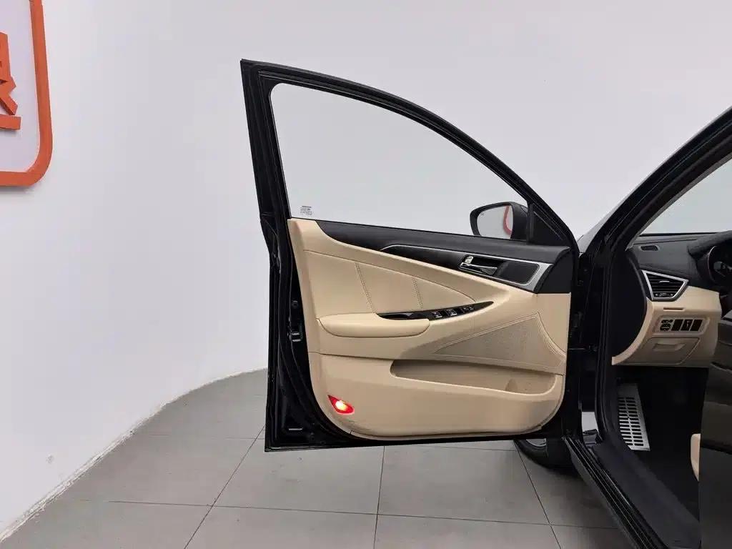 Changan Eado 2016 1.6L Manual Fashion Edition — миниатюра 8