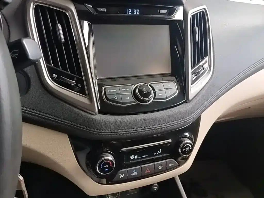 Changan Eado 2016 1.6L Manual Fashion Edition — миниатюра 13