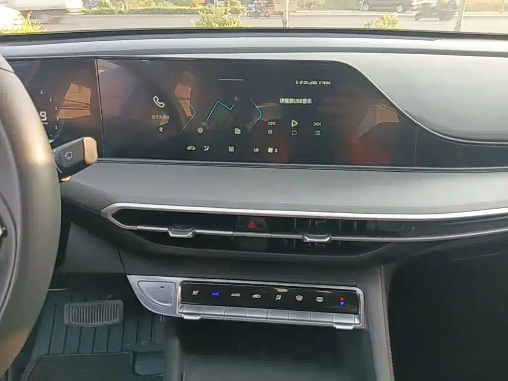 Changan Eado 2022 PLUS Blue Whale NE 1.4T GDI DCT Premium Edition — миниатюра 13