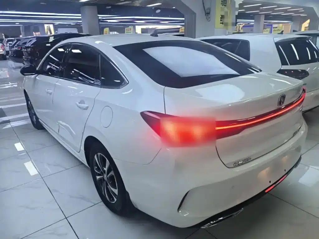 Changan Eado 2023 Enjoy Edition PLUS Blue Whale NE 1.4T GDI DCT Premium Edition — миниатюра 5