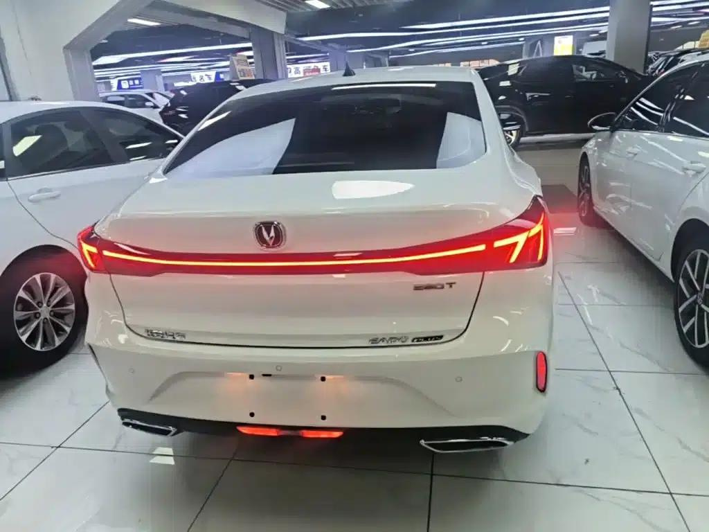 Changan Eado 2023 Enjoy Edition PLUS Blue Whale NE 1.4T GDI DCT Premium Edition — миниатюра 6