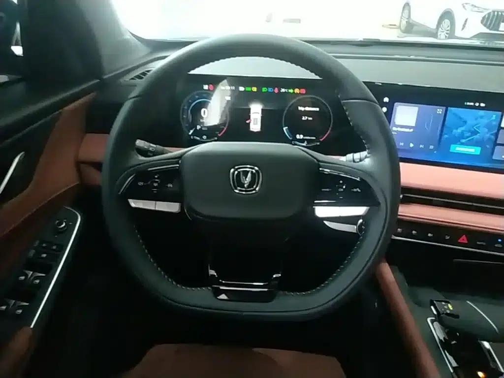 Changan CS75PLUS 2024 Model, Third Generation, Champion Edition, 1.5T Intelligent Driving and Sporty Type — миниатюра 11