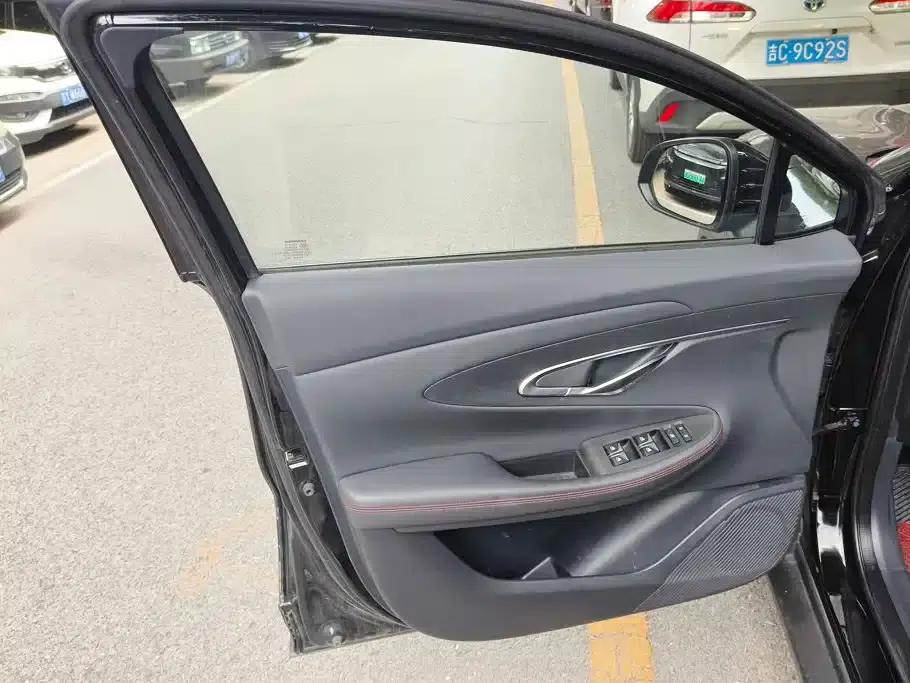 Changan UNI-T 2020 1.5T Flagship Edition — миниатюра 7