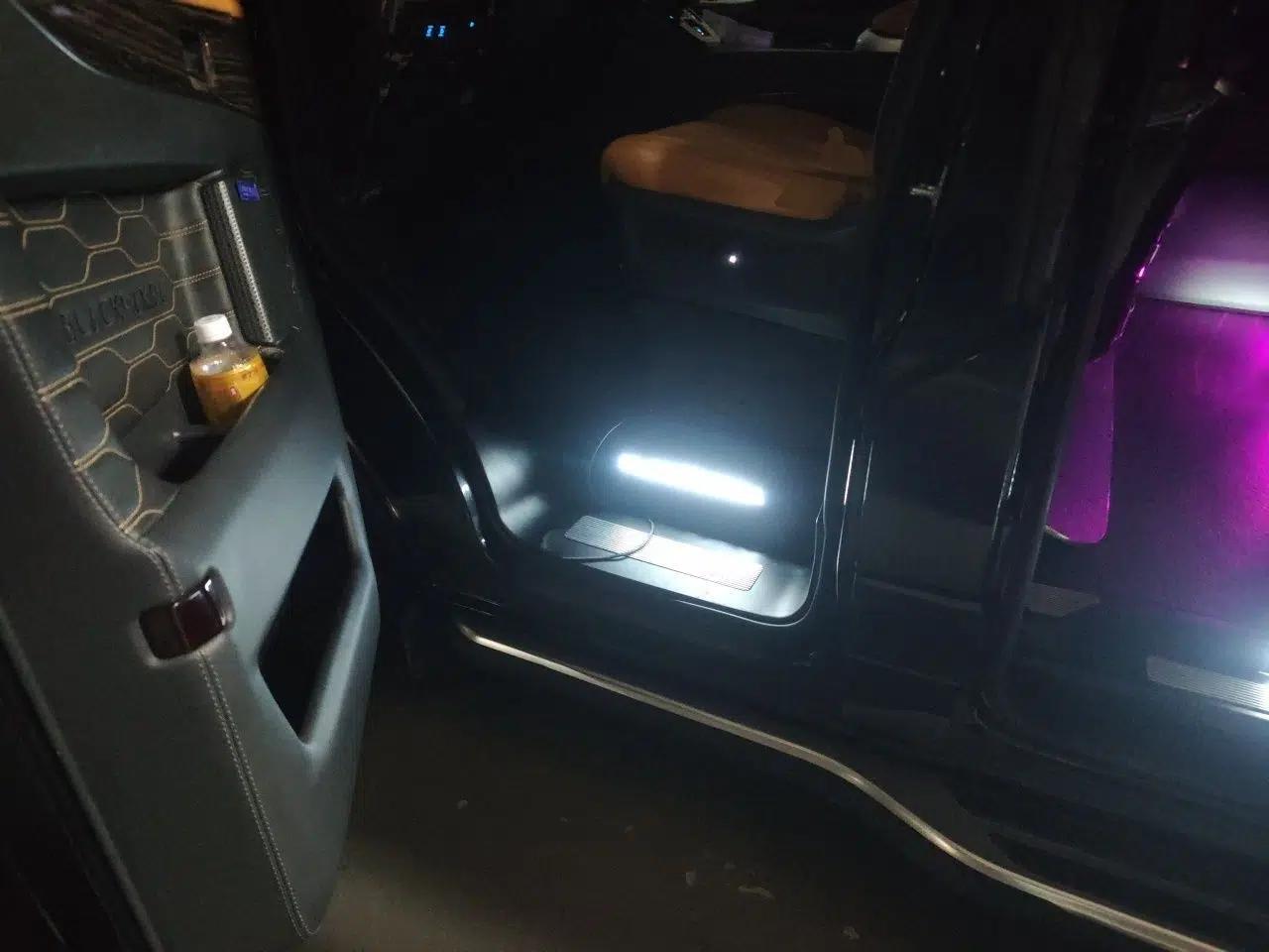 Ford Tourneo Custom 2024 Ford Explorer OHE Ford Black Mamba 2.0T Automatic 7-Seater — миниатюра 16