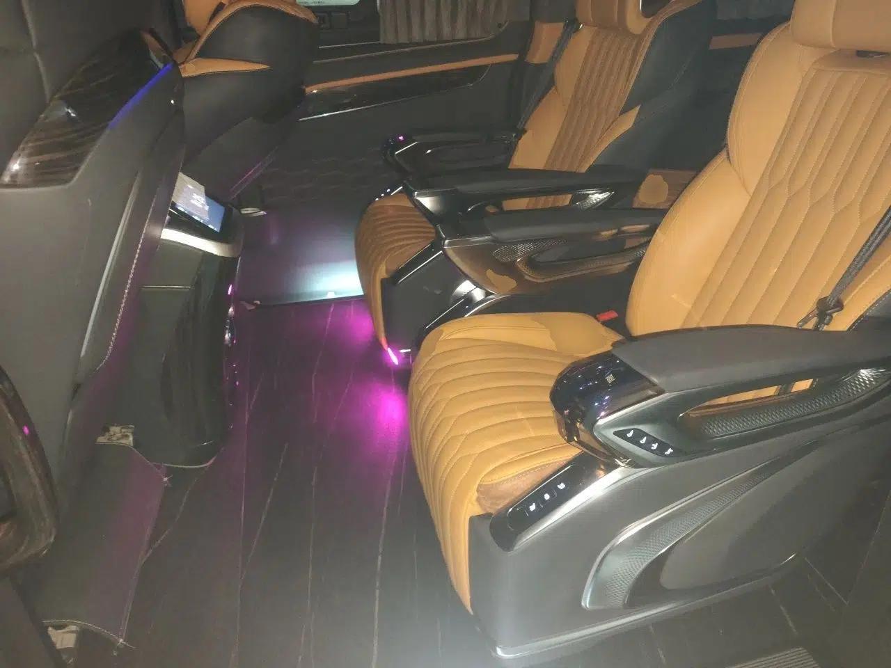 Ford Tourneo Custom 2024 Ford Explorer OHE Ford Black Mamba 2.0T Automatic 7-Seater — миниатюра 17