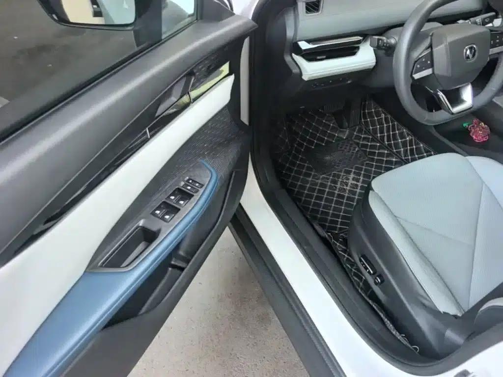 Changan UNI-V Smart Electric iDD 2023 Model, Smart Electric iDD 1.5T, 113km/h Smart Fun Edition — миниатюра 16