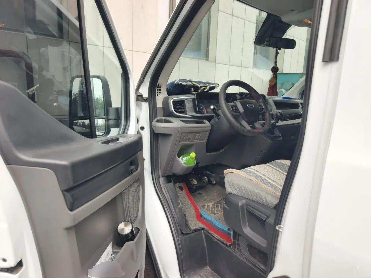 Ford Transit T8 2024 T8 2.0T Diesel Manual Mid-axle Mid-roof 6-seater Multi-function Version 2/2/2 — миниатюра 16