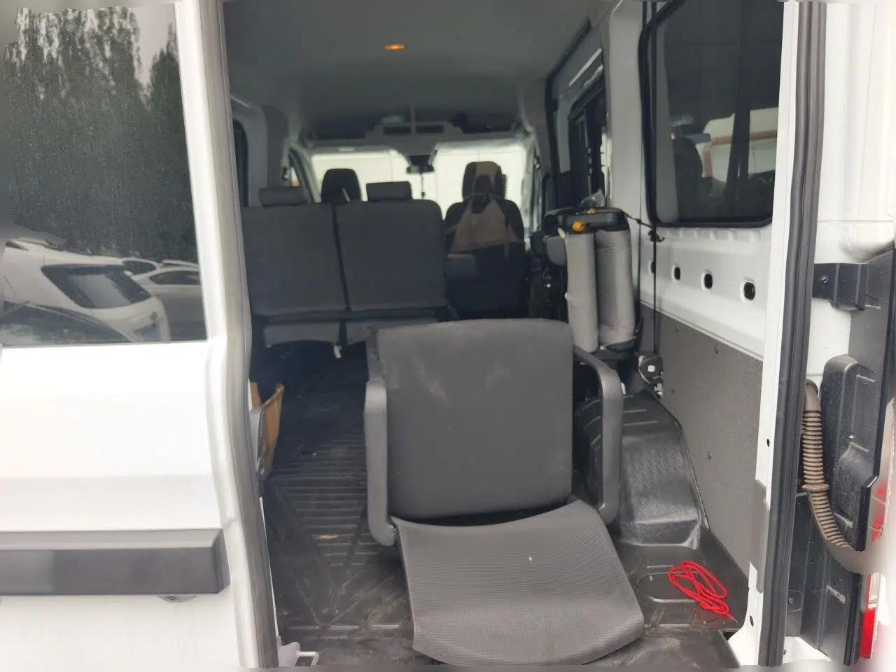 Ford Transit T8 2024 T8 2.0T Diesel Manual Mid-axle Mid-roof 6-seater Multi-function Version 2/2/2 — миниатюра 19