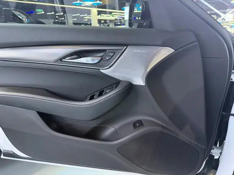 2022 Cadillac CT5 28T Luxury — миниатюра 8