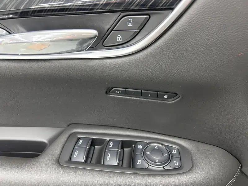 Cadillac XT6 2022 2.0T Six-Seat AWD Premium — миниатюра 24
