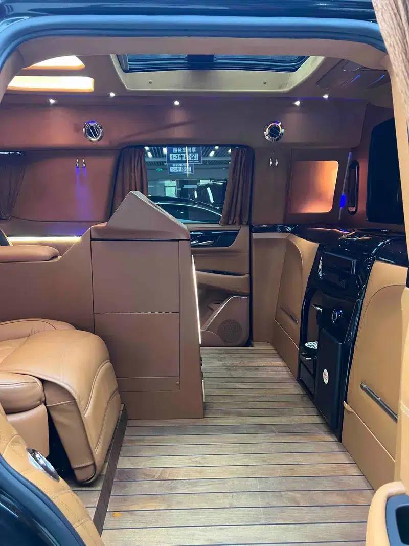 2017 Cadillac Escalade 6.2L Automatic 4WD 4-seater (Parallel Import) — миниатюра 5