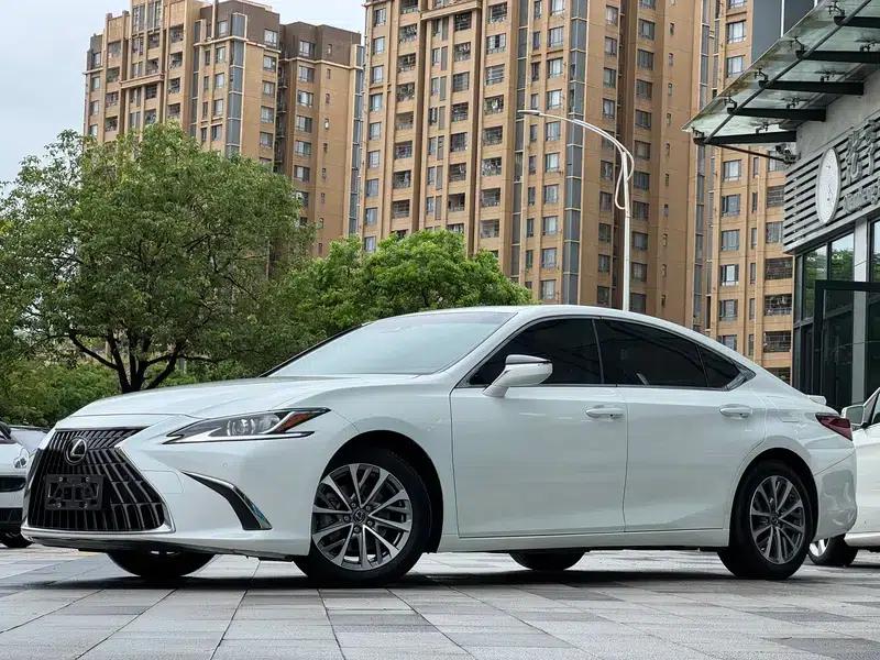 Lexus ES 2022 260 Premium Edition — миниатюра 1